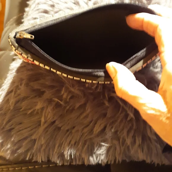 Hand beaded clutch - Picture 2 of 3